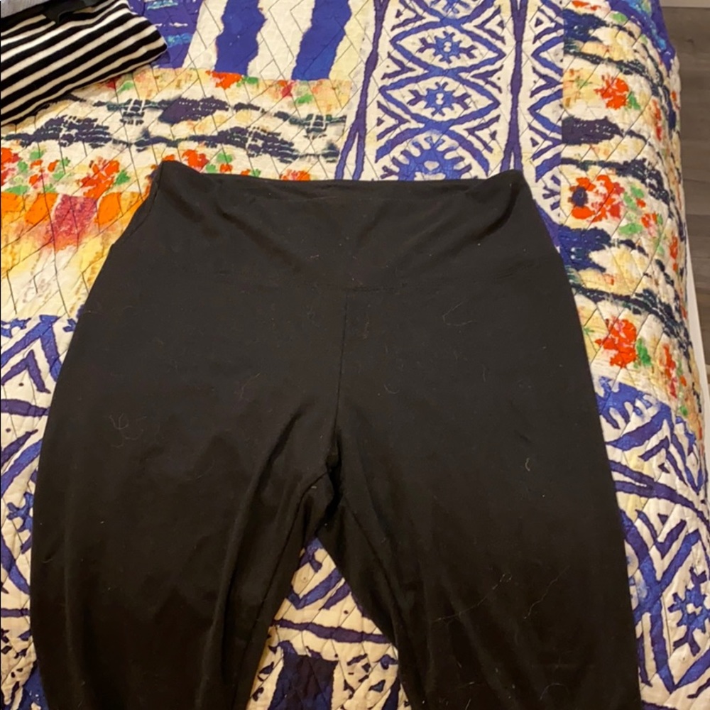 Black leggings capris